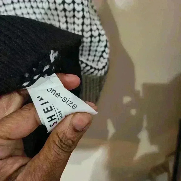 901 .Shein black and white oversized  sweater one size - Picture 5 of 5